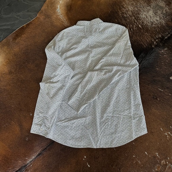 Men’s RVCA long sleeve printed button down! Awesome condition! - Picture 3 of 4